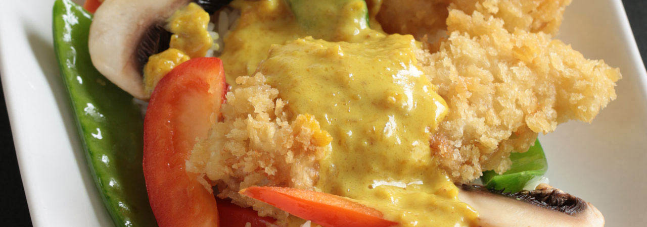 Hähnchen im Pankomantel mit Zenaidas Spezial-Erdnusssauce